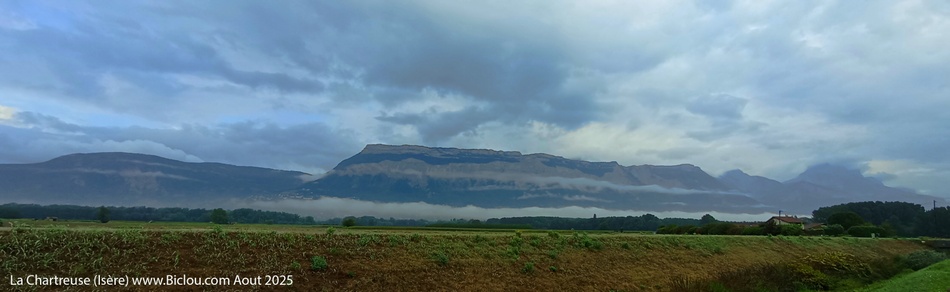 Le massif de la Chartreuse vu des berges de l'Isère du côté de Domène