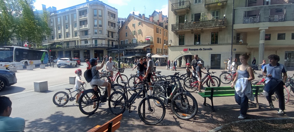 La foule des cyclistes en délire à Annecy (Aout 2025)