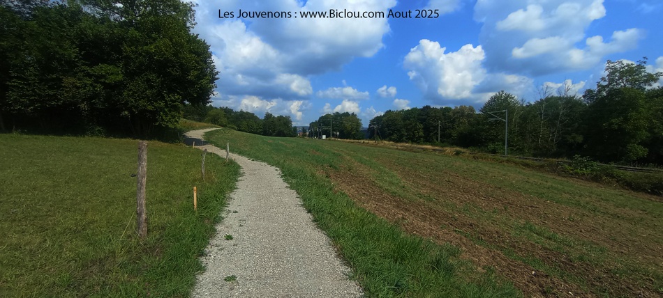 Sur la vélo-route dite de Annecy à Groisy ; Les Jouvenon