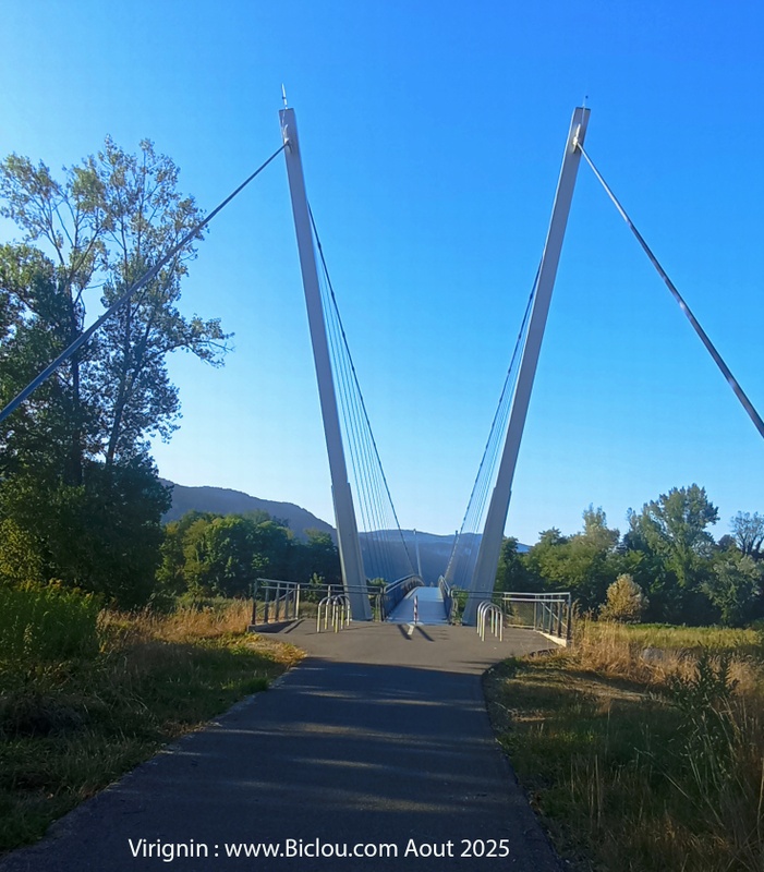 Passerelle ciclo-pedonale de Virignin - La Balme au dessus du Rhône ; ViaRhôna