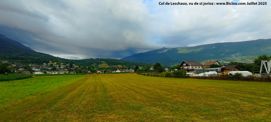 Col de Leschaux (haute savoie) , et le Semnoz , vus de St Jorioz