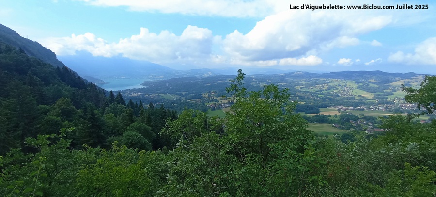 En montant cette épine : vue sur le lac d'Aiguebelettte