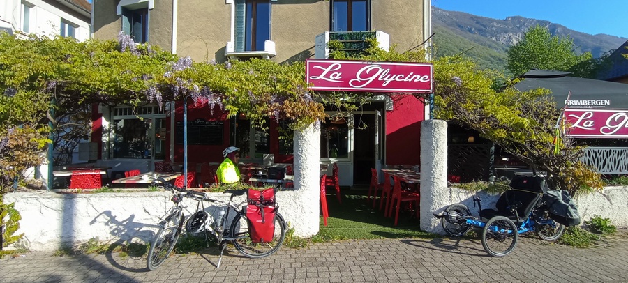 Montmélian : Une pause café après ce passage un peu secouant ..