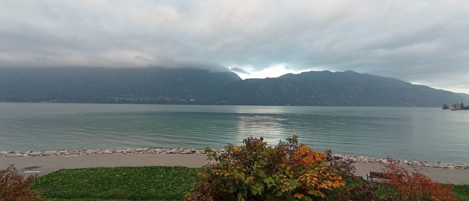 Le col du chat et le mont surplombant le lac du Bourget
