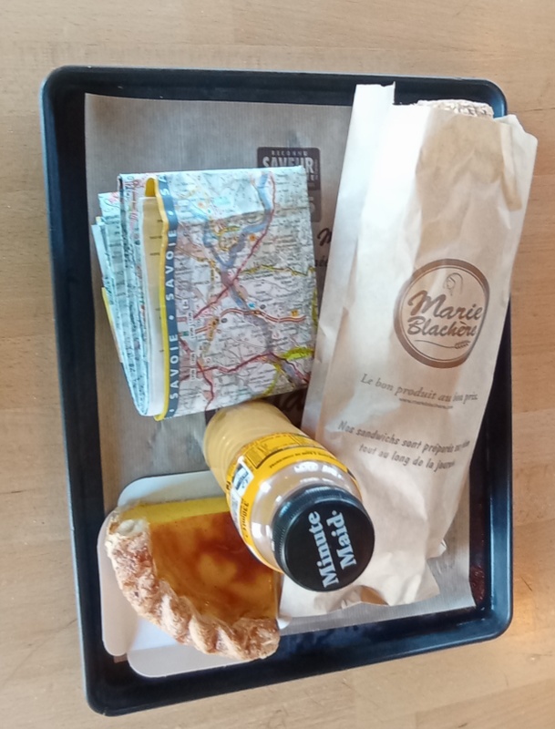 Grosse faim, pas très équilibré , mais la faim justifie les moyens ..