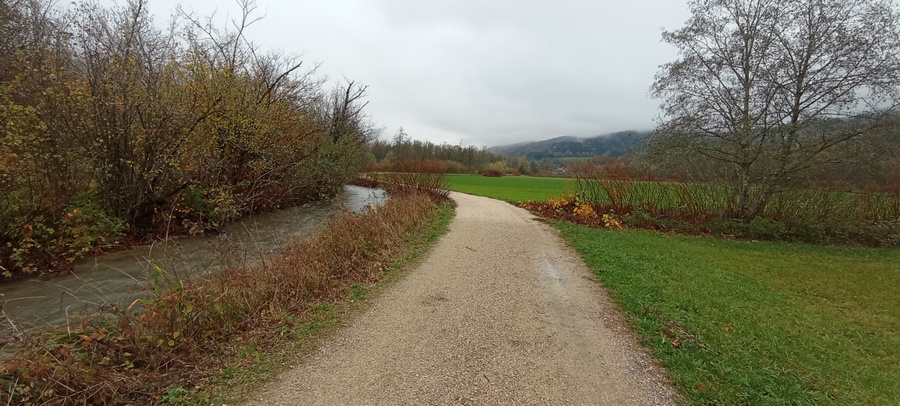 Toujours sur la : Via-Cinq-lacs direction pied col de la Placette , évitant la grand' route ..