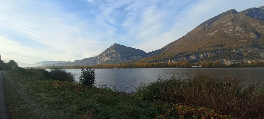 Le Vercors, vu des bords de l'isère sur le vélo-route dite V-62 V-63