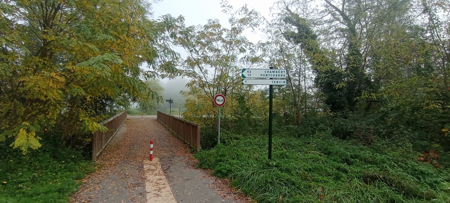 Tencin ; Après le chemin en gravelle depuis Grenoble, la voie verte V-62 asphaltée juska PontCharra