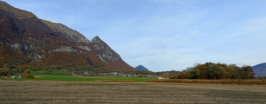 Du côté de Freterive, les Bauges à gauche ; Pointe des Arces, Col des Sausses, Roche Torse : la belle étoile dans le fond