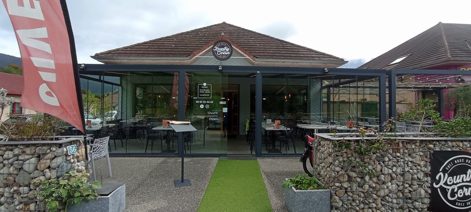 Pause Déjeuner dans cette Bégude, à Saint Alban de Montbel en cie de Dégun ..