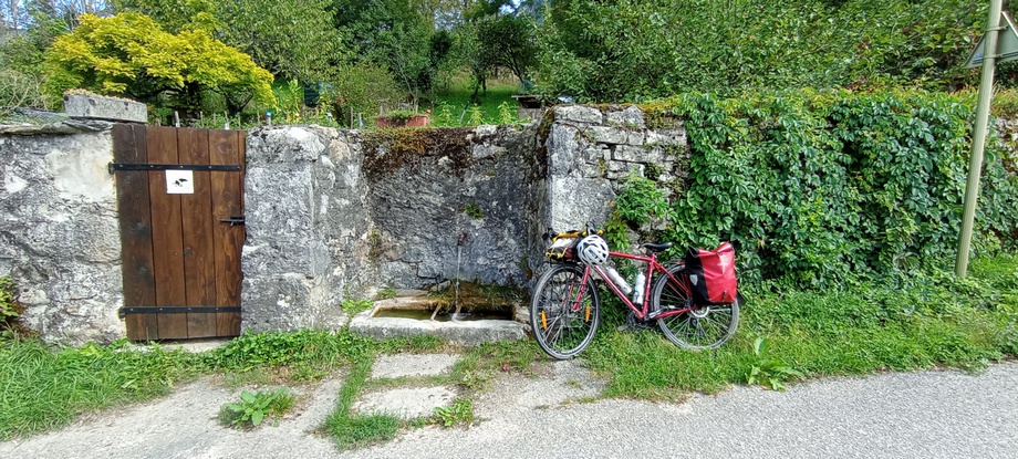 Repérage d'un point d'eau à st jean de chevelu, sur la route du col du Chat