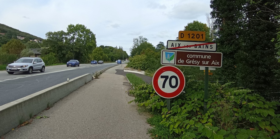Arrivée à Aix les Bains, par la bande cyclable