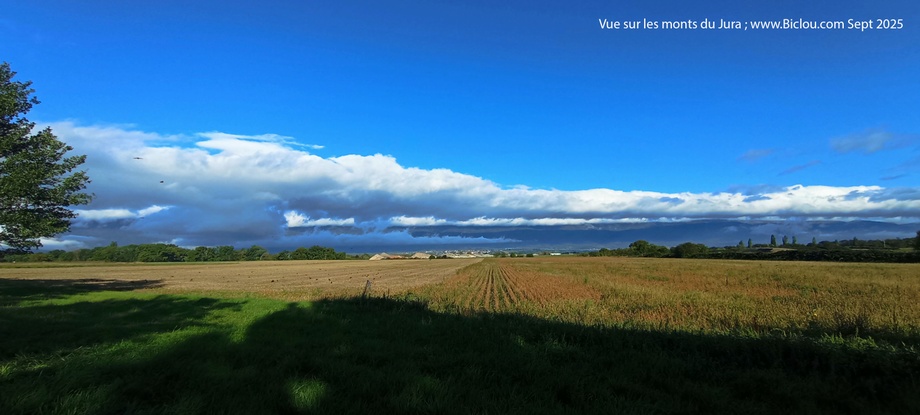 Vue sur les monts du Jura depuis la Suisse Voisine (Soral)