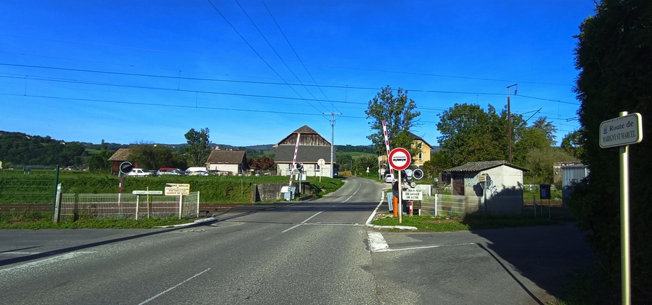 Panneau interdisant le passage des Bus : en effet ; danger ! 