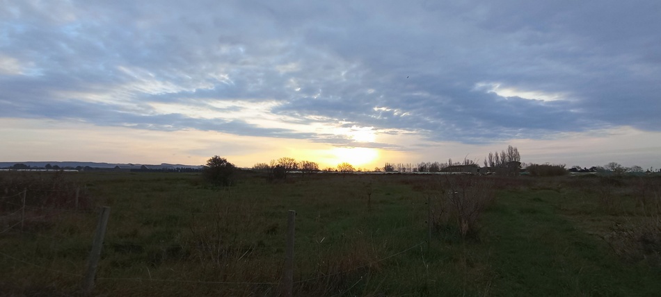 Lever de soleil sur la Crau