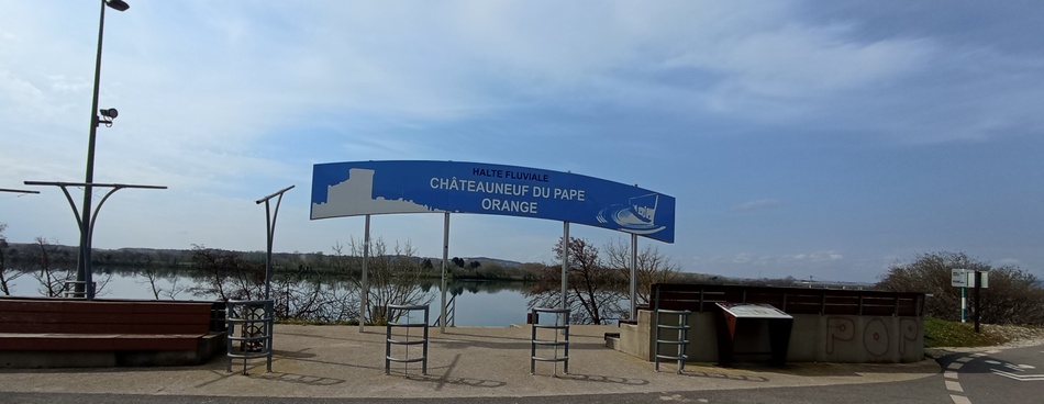 Halte fluviale à Orange