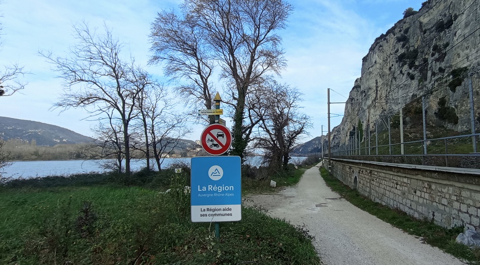 Tentons ce passage à ras les flots du Rhône dans le défilé de Donzère