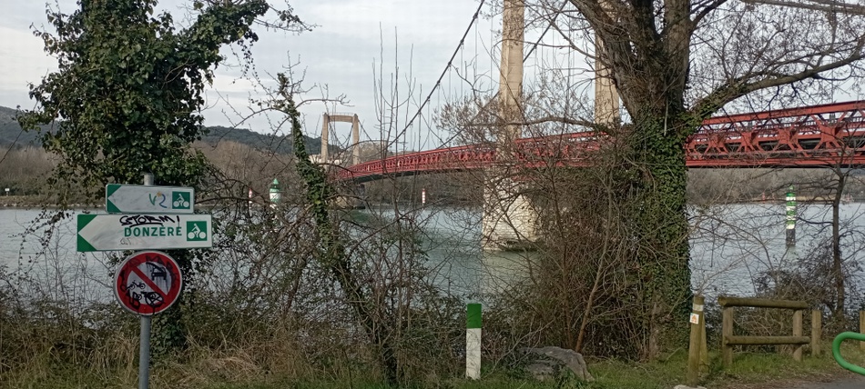 Le passage a même été balisé alternative au passage de la rive côté Viviers