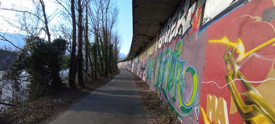 Grénoble : sur la véloroute dite V-63 le long de l'Isère direction Valence