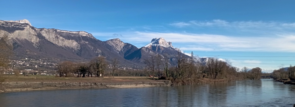 La dent de Crolles, vue de la Rive EST de l'Isère du côté de Domène (38)
