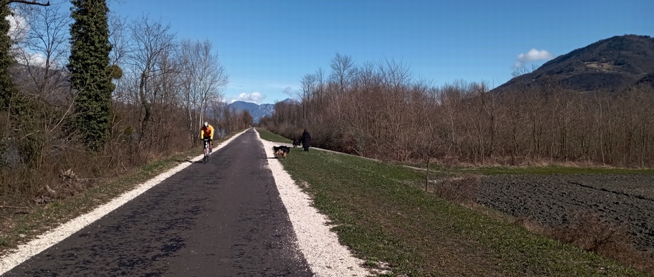 Surpise à Goncelin : Claudio tombe sur cette voie verte toute neuve .. direction Nord et Pontcharra (V-63 Bis)
