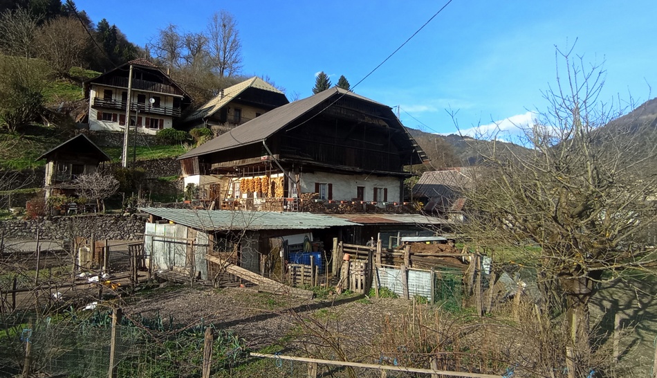 Ugine : Hameau de l'Infernet (Il Y coule même une bégude)