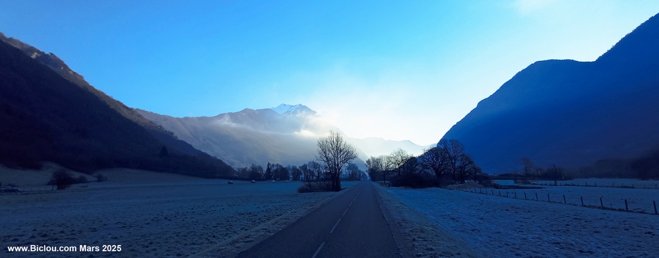 Direction Ugine au petit matin dans la froidure