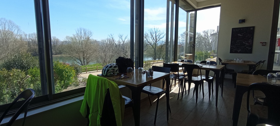 Pause au bord du Rhône à Baix
