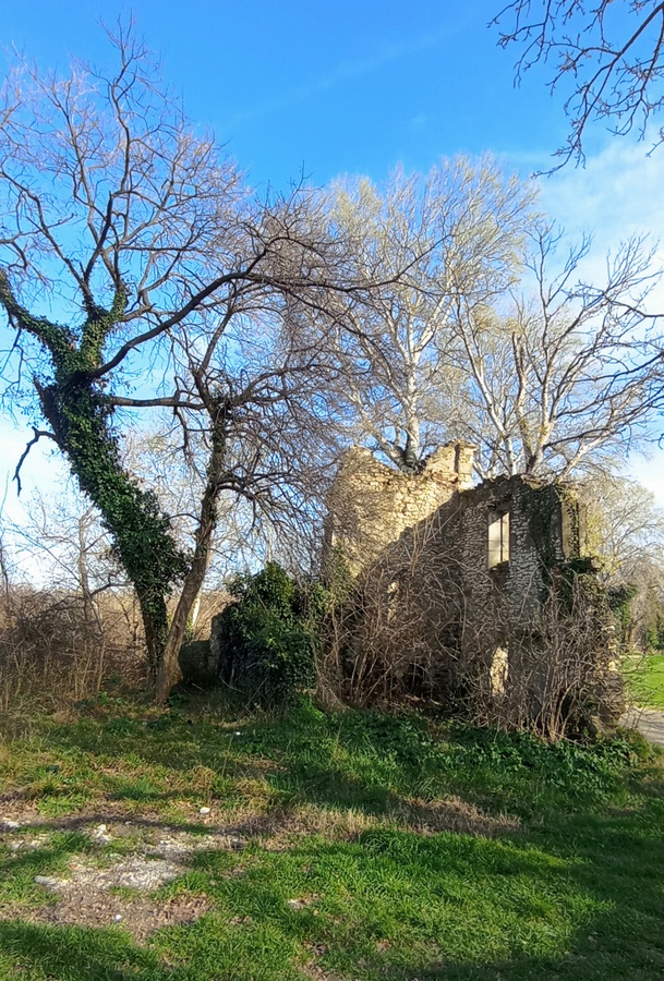 Hôtel pas cher ; peu avant Bourg st Andéol (Ardèche)
