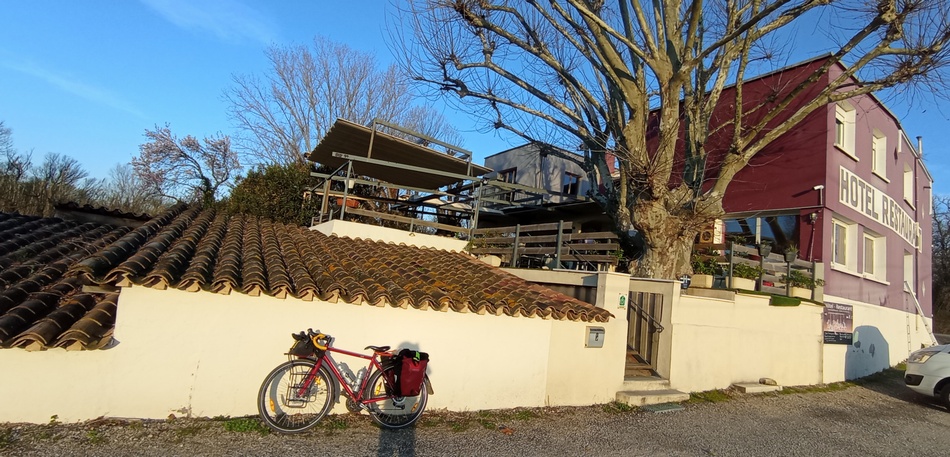 Bivouac au Robinson à Pierrelatte (près de Bourg st andéol) ; Recommandé par claudio