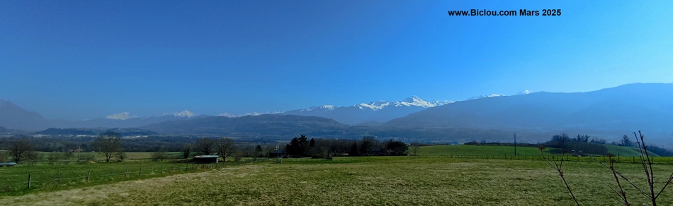 n combe de Savoie : Vue sur le Grand Arc ; le massif de la Lauzière , la Vanoise