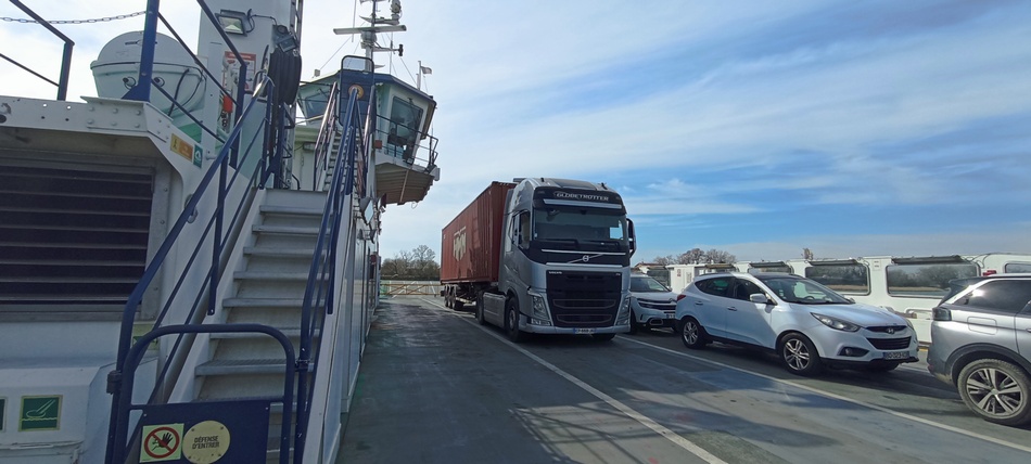 Passage du Rhône par le bac de Barcarin