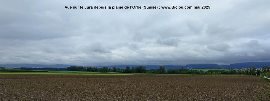 Sur la vélo-route N° 5 de la Suisse à vélo : Mai 2025 En vue du Jura