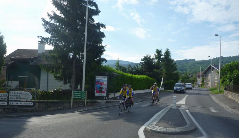 Rencontre rapide avec un groupe de tandemistes à Evian en juin 2010