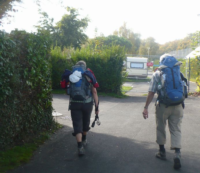 Pèlerins en route vers Compostelle sur la Riviera Suisse