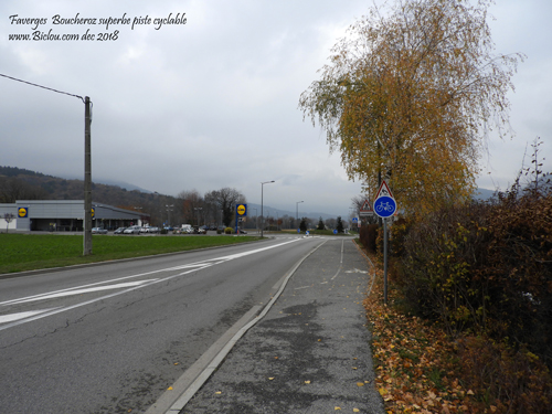 piste dite cyclable de 50 m: long D 2508 route d'Annecy accès Boucheroz Faverges