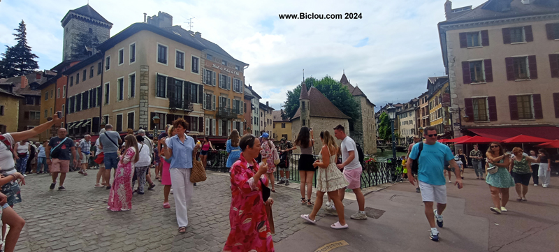 Sur-Tourisme-Annecy-Pont-Perriere-juillet-2024title=Sur-Tourisme-Annecy-Pont-Perriere-juillet-2024