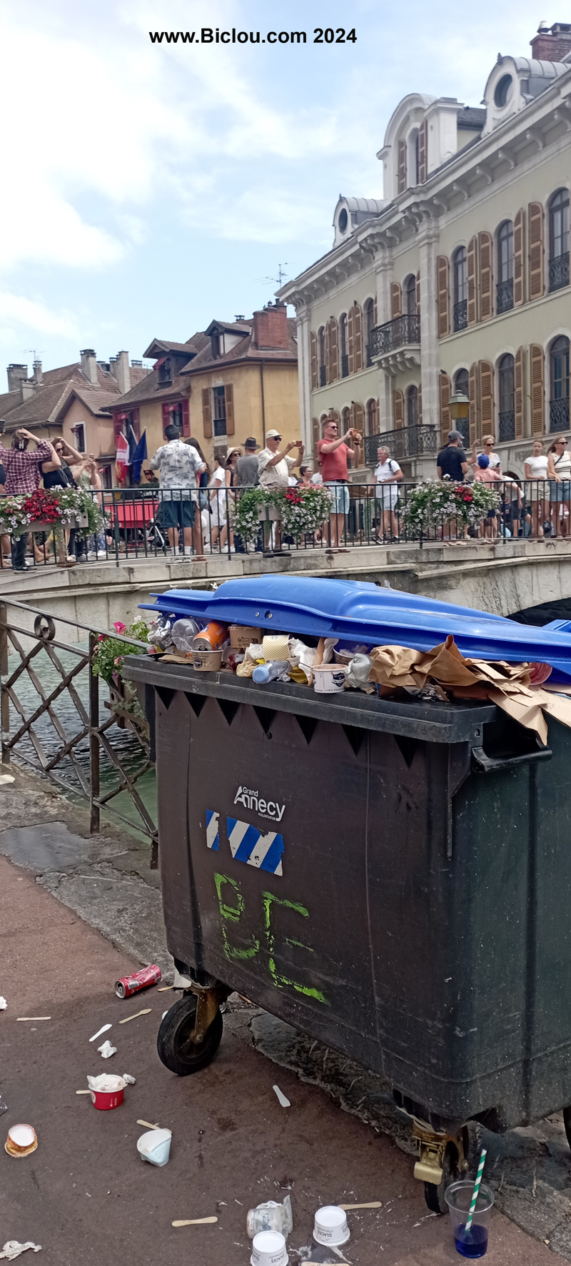 Annecy-pont-perriere-ca-dborde-juillet-2024