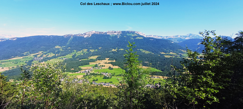 vue-sur-leschaux-en-descendant-de-la-montagne-du-semnoztitle=vue-sur-leschaux-en-descendant-de-la-montagne-du-semnoz