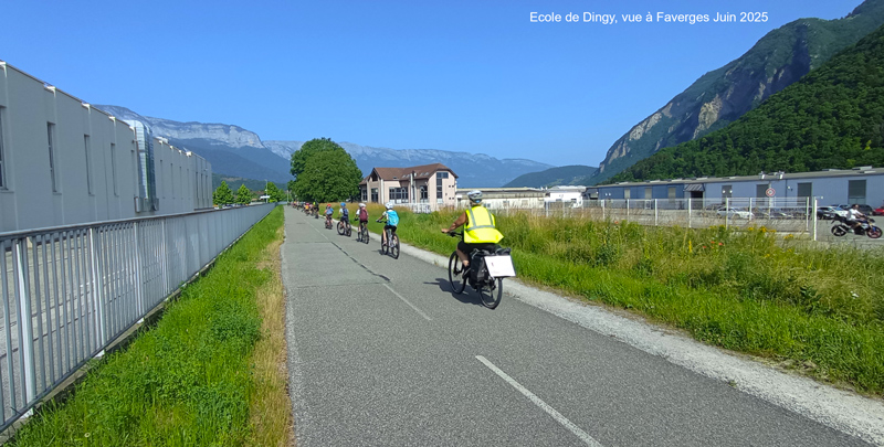 groupe-jeunes-cyclistes-ecole-de-dingy-vu-faverges