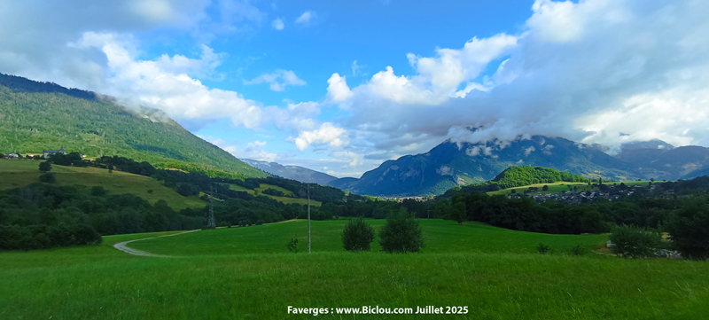vue-bassin-faverges-depuis-seythenex
