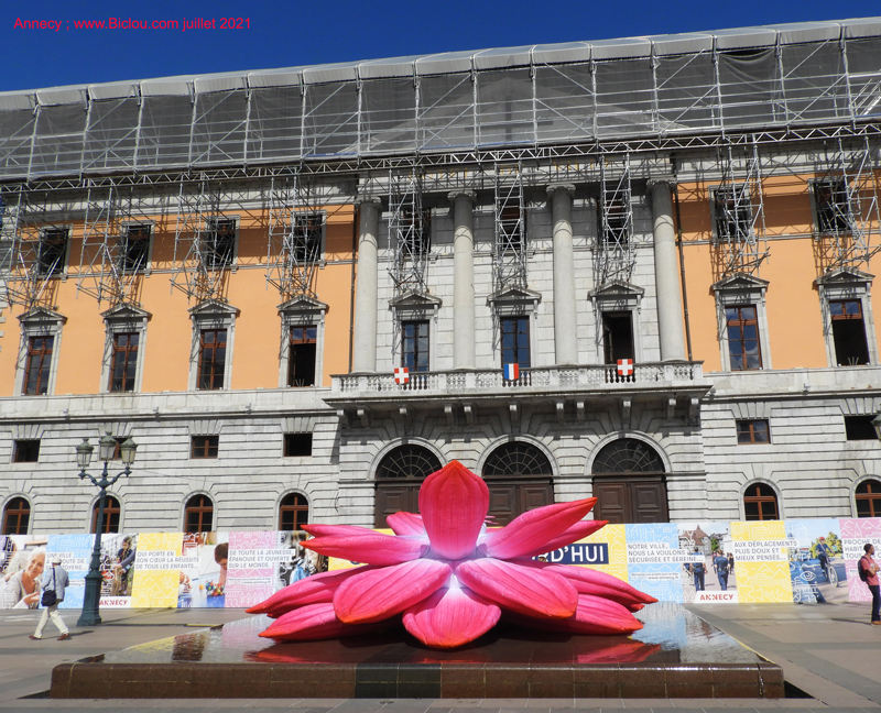 Annecy-fleur-hotel-de-villetitle=Annecy-fleur-hotel-de-ville