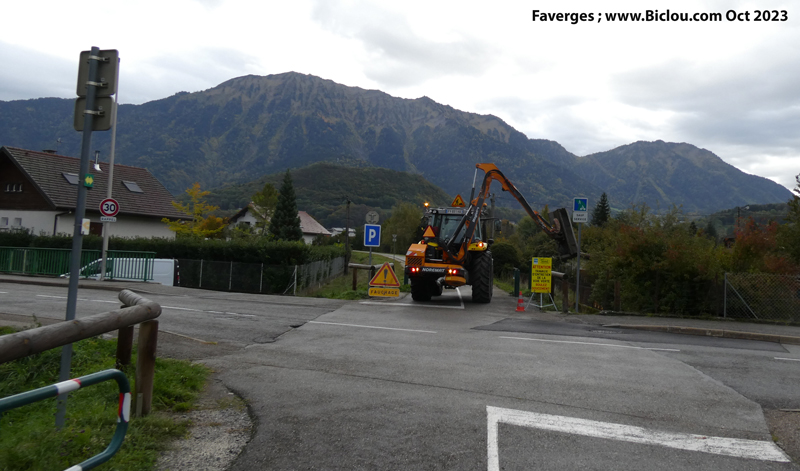 la-machine-bete-et-mechante-rase-tous-les-arbres-naissants