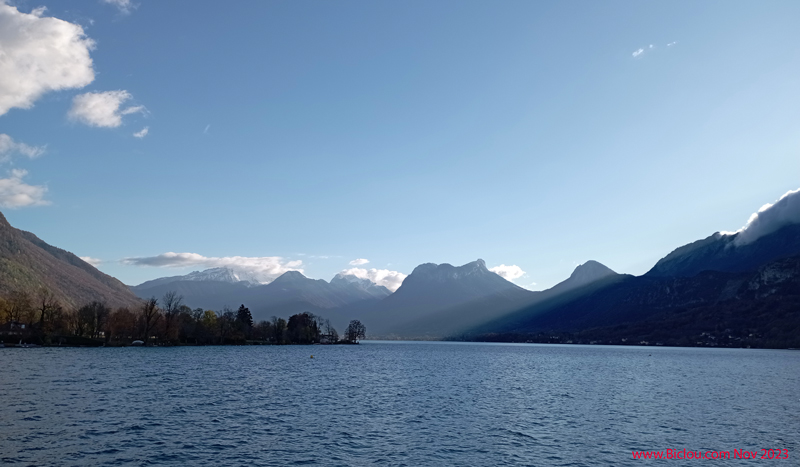 vue-lac-annecy-Bauges-on-ne-sen-lasse-pastitle=vue-lac-annecy-Bauges-on-ne-sen-lasse-pas