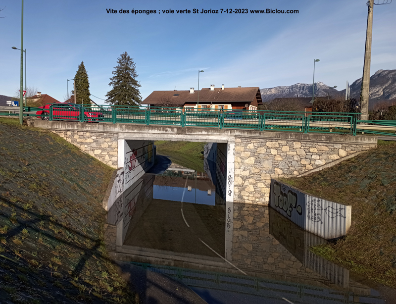 Passer-moi-des-eponges-st-jorioz-sous-pont-D-1508-voie-verte-v-62title=Passer-moi-des-eponges-st-jorioz-sous-pont-D-1508-voie-verte-v-62