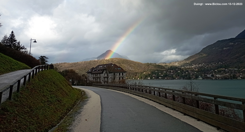 Arc-en-ciel-Duingt-lac-voie-verte