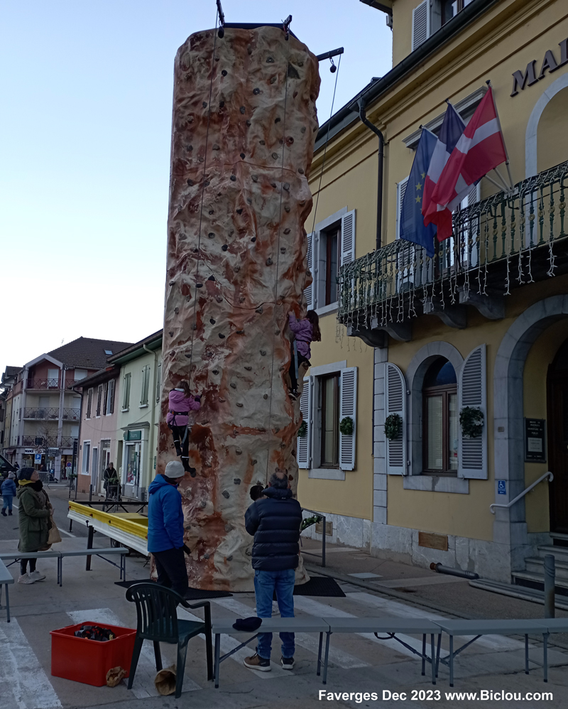 Mur-escalade-mobile-Faverges