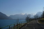 lac-annecy-vu-de-voie-verte-a-duignt-vue-sur-Tournette