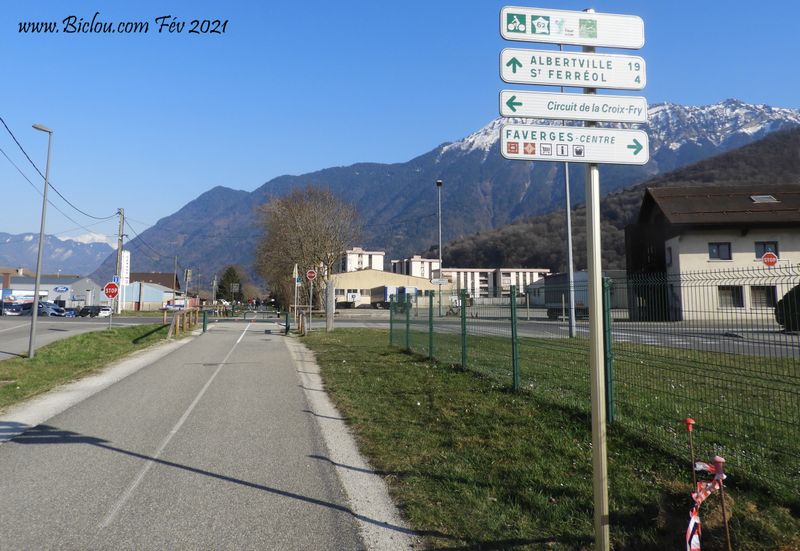 Faverges : point le plus haut entre Annecy et Albertville sur cette vélo-route voie verte : Une sorte de col !