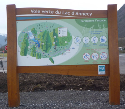 panneau reglement piste cyclable d'annecy a Marlens
